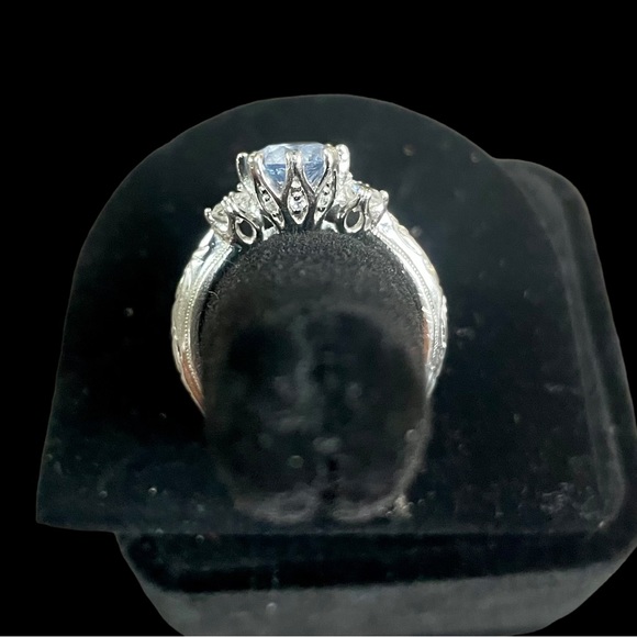 Tacori for Diamonique bloom cut ring size 7
Price is firm ring is rare 💍 - Picture 4 of 6